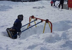 эксплуатация оборудования детских площадок зимой